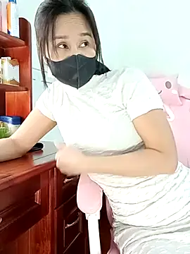    Erin    online show from December 15, 2025, 2:38 am