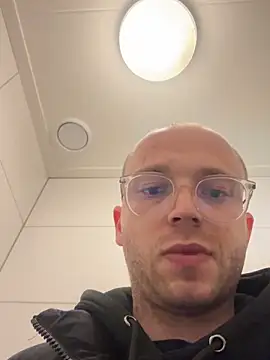 brendonsteamy online show from May 5, 2026, 6:32 am
