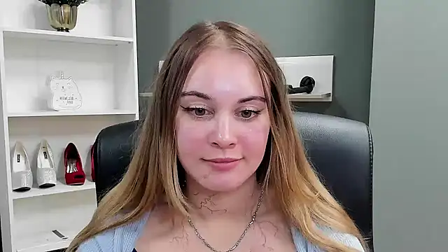 kitty valeria online show from October 26, 2025, 8:04 pm