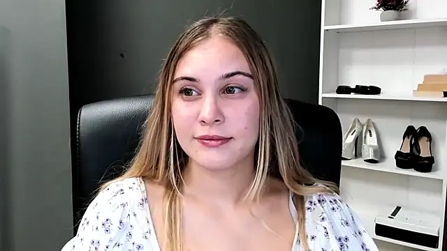 Snapshot of kitty_valeria chatting on July 27, 2026, 9:11 pm kitty valeria online show from July 27, 2026, 9:11 pm
