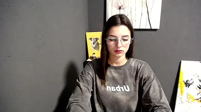 lady olivia  online show from February 17, 2025, 1:32 pm