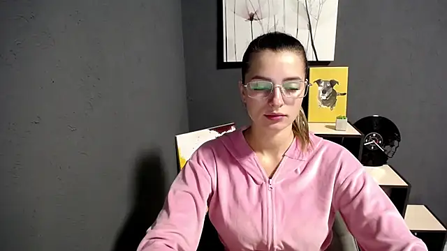 lady olivia  online show from September 16, 2025, 3:35 pm