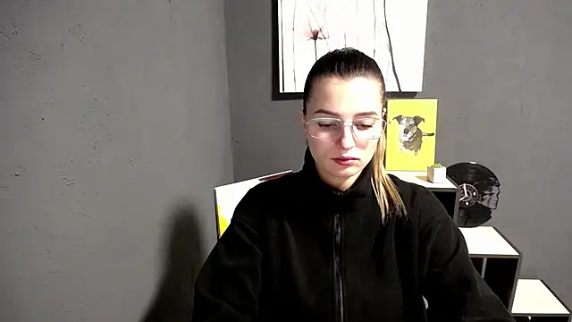 lady olivia  online show from December 2, 2025, 1:39 pm