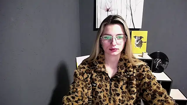 lady olivia  online show from March 5, 2026, 1:29 pm