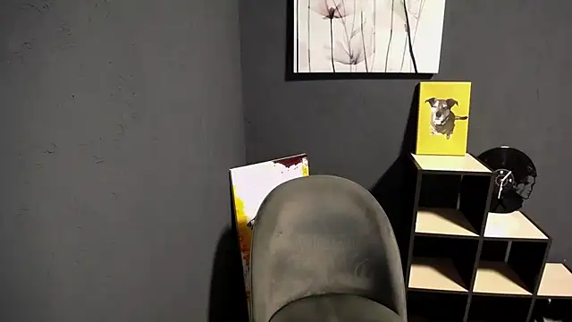 lady olivia  online show from April 9, 2026, 4:12 pm