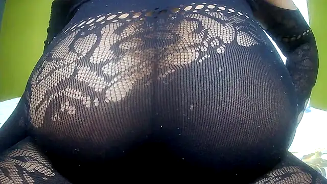 Queenboobs61 online show from April 15, 2026, 8:21 am