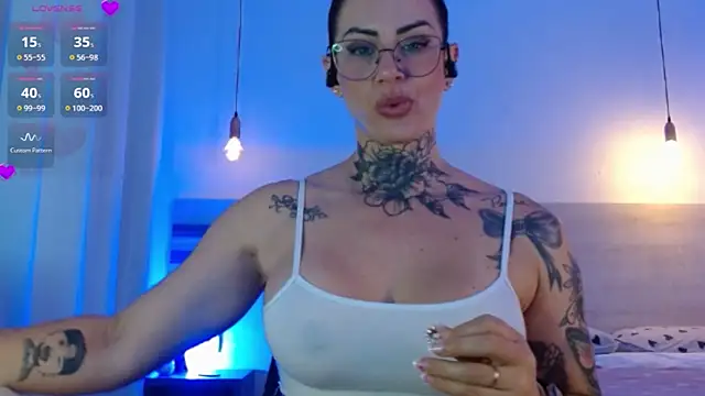 Snapshot of YasmimBrasil chatting on October 11, 2025, 9:19 am YasmimBrasil online show from October 11, 2025, 9:19 am