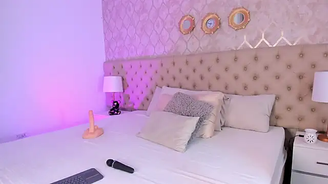 SofieReyes online show from June 17, 2026, 1:45 pm
