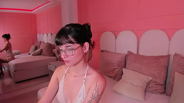 emilly williams  online show from December 2, 2024, 8:33 pm