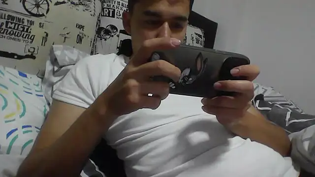 Snapshot of Estebitan_vm chatting on July 7, 2026, 3:20 am Estebitan vm online show from July 7, 2026, 3:20 am