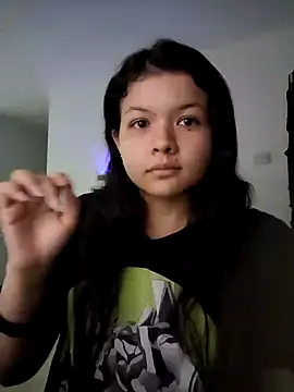 Snapshot of azumiichan chatting on December 3, 2024, 4:14 am azumiichan online show from December 3, 2024, 4:14 am