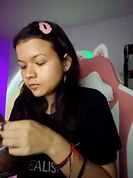 Snapshot of azumiichan chatting on February 11, 2025, 4:01 am azumiichan online show from February 11, 2025, 4:01 am