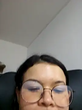 azumiichan online show from February 6, 2026, 3:33 am