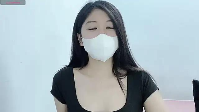 tanhxiu online show from November 6, 2025, 3:24 pm