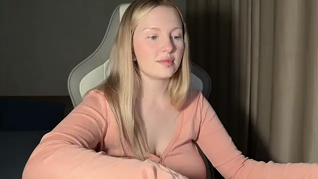 Snapshot of x_ivy_x chatting on November 12, 2025, 4:51 pm x ivy x online show from November 12, 2025, 4:51 pm