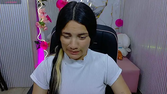 Snapshot of Chiara_tay chatting on July 14, 2026, 8:03 pm Chiara tay online show from July 14, 2026, 8:03 pm