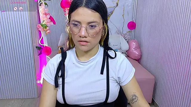 Snapshot of Chiara_tay chatting on July 15, 2026, 7:08 pm Chiara tay online show from July 15, 2026, 7:08 pm