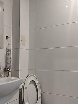 Snapshot of McdyllanXX chatting on February 24, 2026, 12:03 pm McdyllanXX online show from February 24, 2026, 12:03 pm