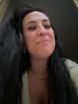 Snapshot of CarolaDrago chatting on February 25, 2025, 5:15 pm CarolaDrago online show from February 25, 2025, 5:15 pm