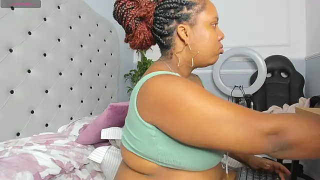 Yiseth 02 online show from December 22, 2024, 7:44 am