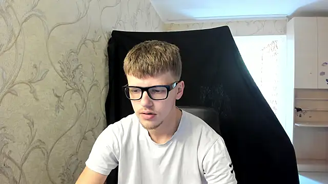 Snapshot of Tomas_Shelbi chatting on October 3, 2025, 10:12 am Tomas Shelbi online show from October 3, 2025, 10:12 am