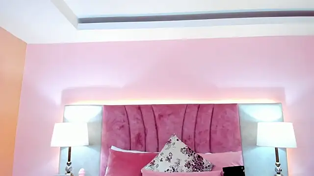 SophiaLaurens online show from January 9, 2025, 1:35 pm