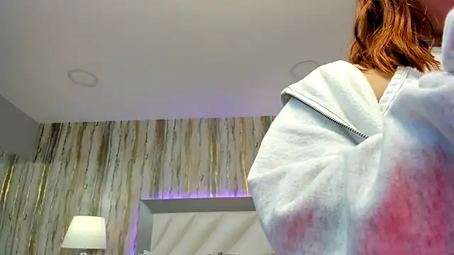 SophiaLaurens online show from February 13, 2025, 4:07 pm