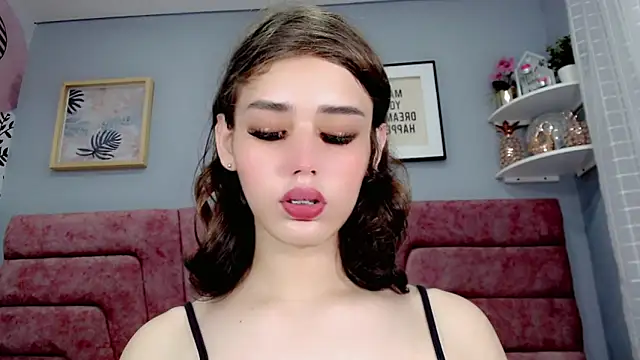 ValeriaAguilar online show from December 5, 2024, 4:55 pm