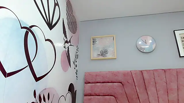 ValeriaAguilar online show from January 10, 2025, 5:24 pm