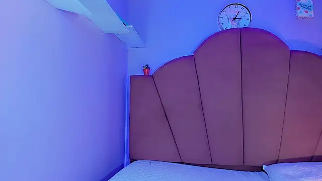 ValeriaAguilar online show from September 12, 2025, 9:26 pm