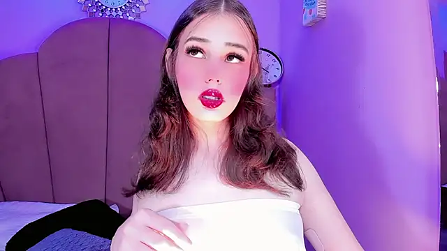 ValeriaAguilar online show from December 2, 2025, 9:21 pm