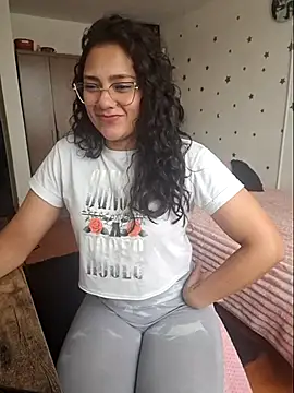 Thaliacooper  online show from February 13, 2026, 4:58 pm