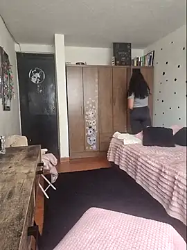 Thaliacooper  online show from April 14, 2026, 6:25 pm