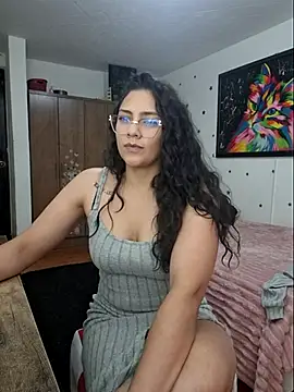 Thaliacooper  online show from June 25, 2026, 9:08 pm