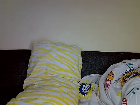 Oliviia  online show from December 15, 2024, 10:04 pm