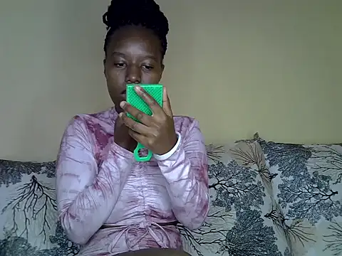 Oliviia  online show from January 18, 2025, 10:39 am