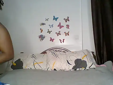 Oliviia  online show from September 8, 2025, 4:39 pm