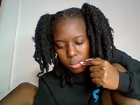 Oliviia  online show from September 18, 2025, 7:49 pm