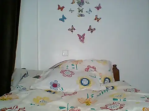 Oliviia  online show from October 16, 2025, 12:22 am