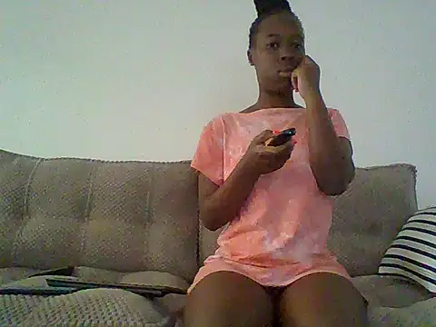 Oliviia  online show from October 19, 2025, 4:46 am