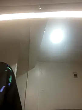 Oliviia  online show from November 8, 2025, 4:07 pm