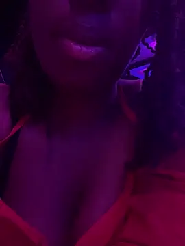 Oliviia  online show from November 12, 2025, 6:41 pm