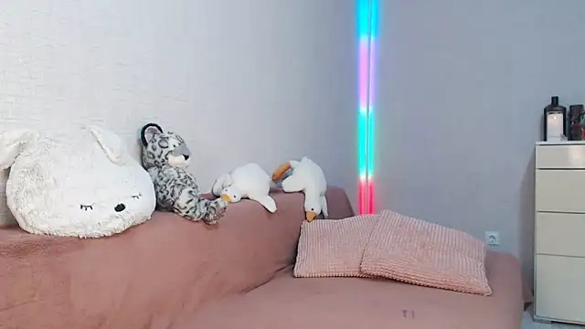 lovely hayley online show from February 4, 2026, 9:53 pm