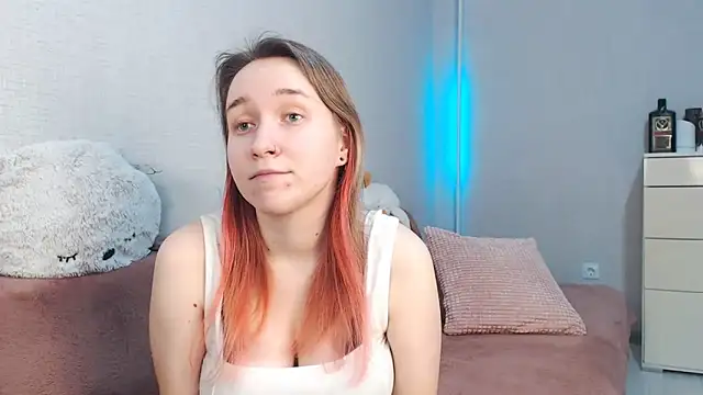 lovely hayley online show from March 9, 2026, 9:19 pm