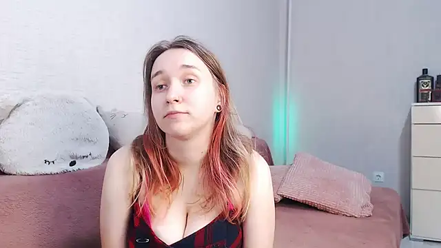 lovely hayley online show from June 30, 2026, 9:27 pm