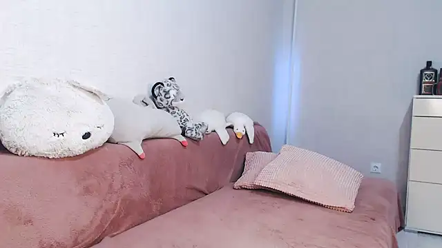 lovely hayley online show from July 2, 2026, 9:43 pm
