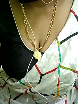 Aishu-tamil09 online show from December 20, 2024, 1:33 pm