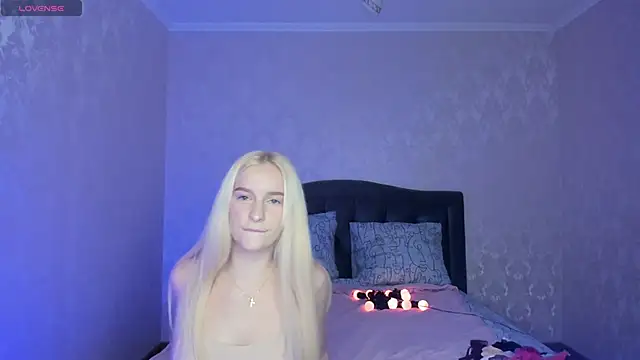 Amanda054 online show from December 1, 2024, 5:35 pm