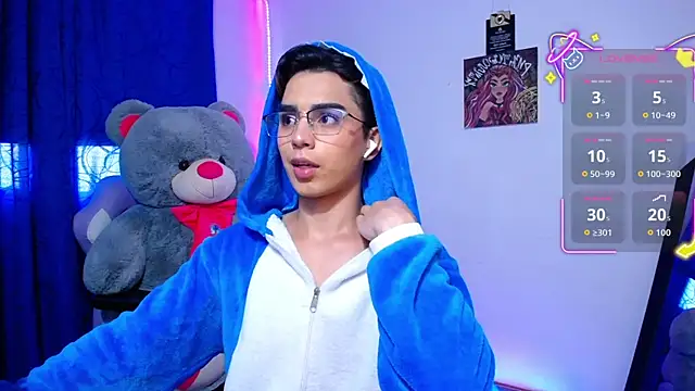 Snapshot of OwenBluee chatting on June 25, 2026, 1:48 pm OwenBluee online show from June 25, 2026, 1:48 pm
