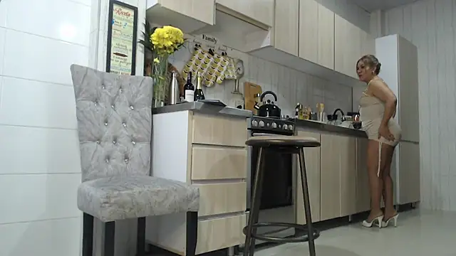 Snapshot of Jadeee_ chatting on February 13, 2025, 9:38 pm Jadeee online show from February 13, 2025, 9:38 pm